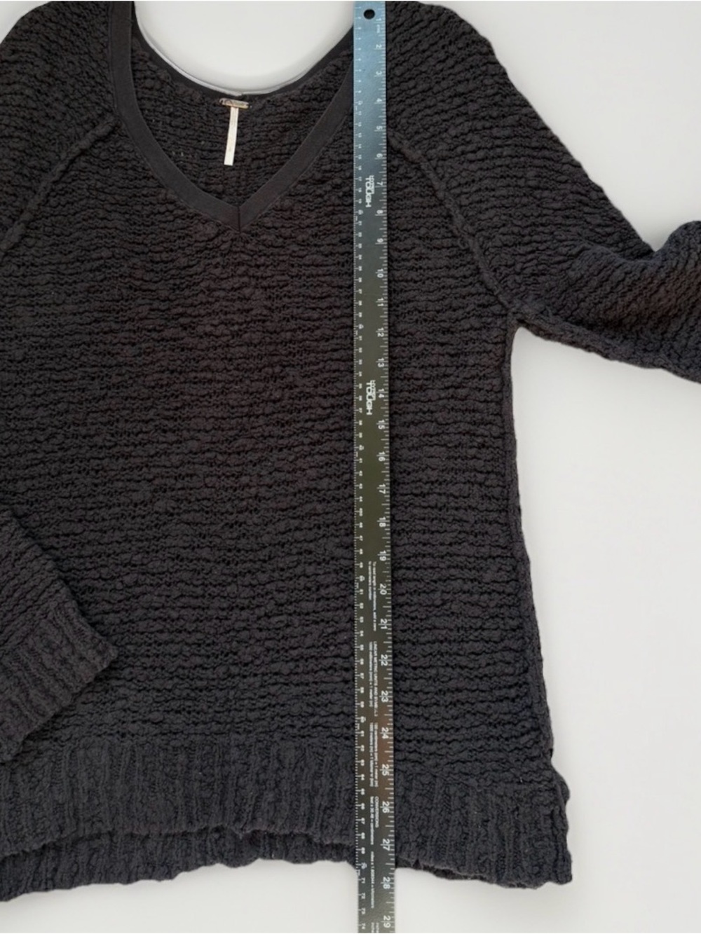 Free People Black Textured Bouclé Knit V-Neck Oversized Slouchy Sweater Top L - Picture 10 of 11